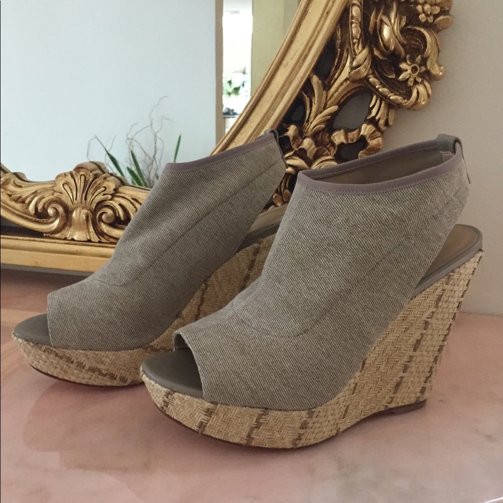 NWT Stuart Weitzman Glover Wedge Sandals Size 8